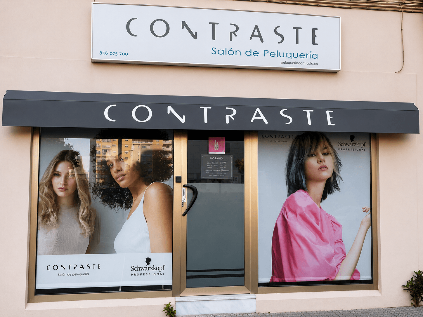 Escaparate de Peluquería Contraste en Cádiz